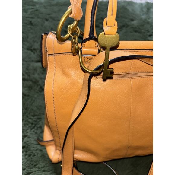 Fossil Parker style woman's brown leather backpack with key charm everyday bag - Picture 7 of 16